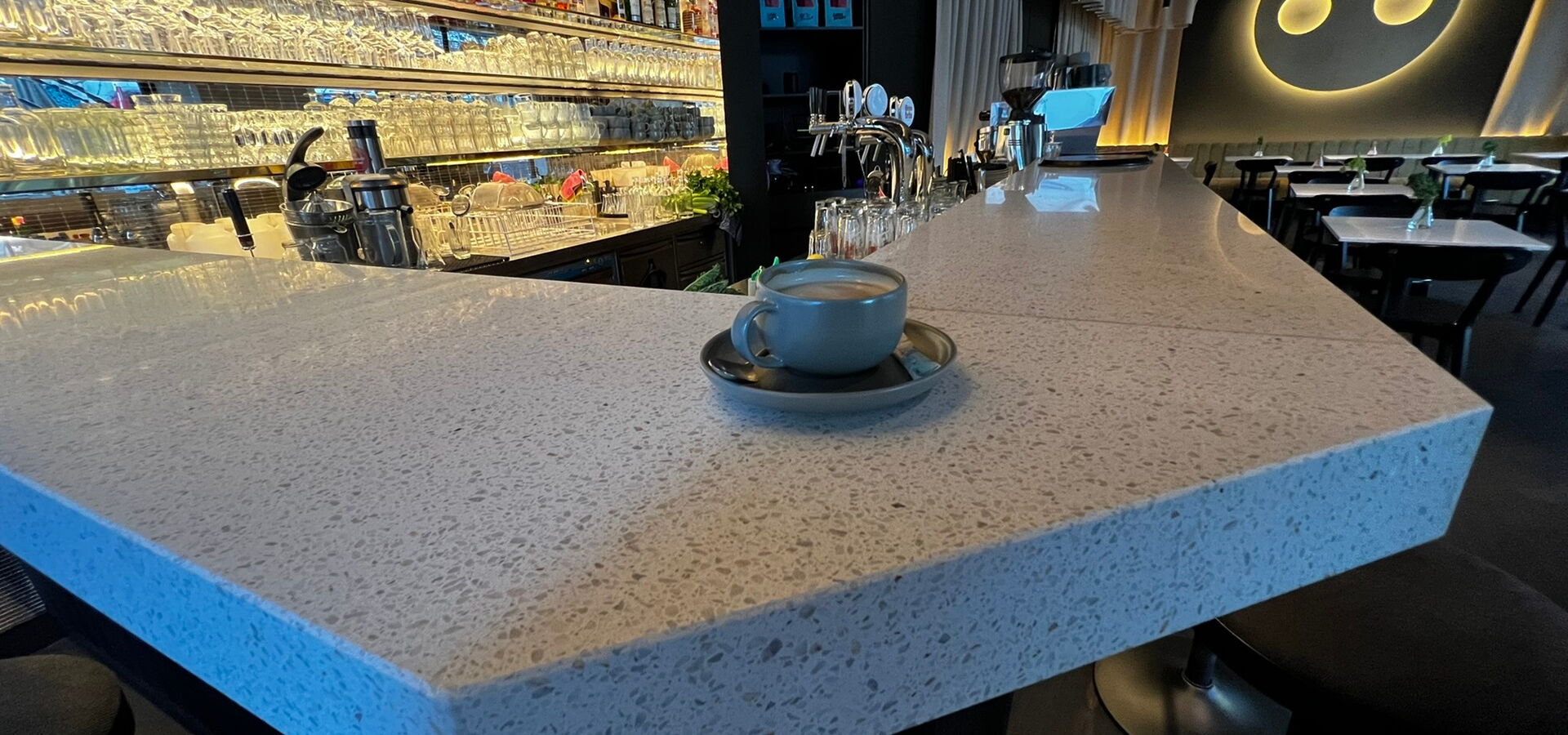 Agglo Marmo Resina Islanda geschliffen bianco