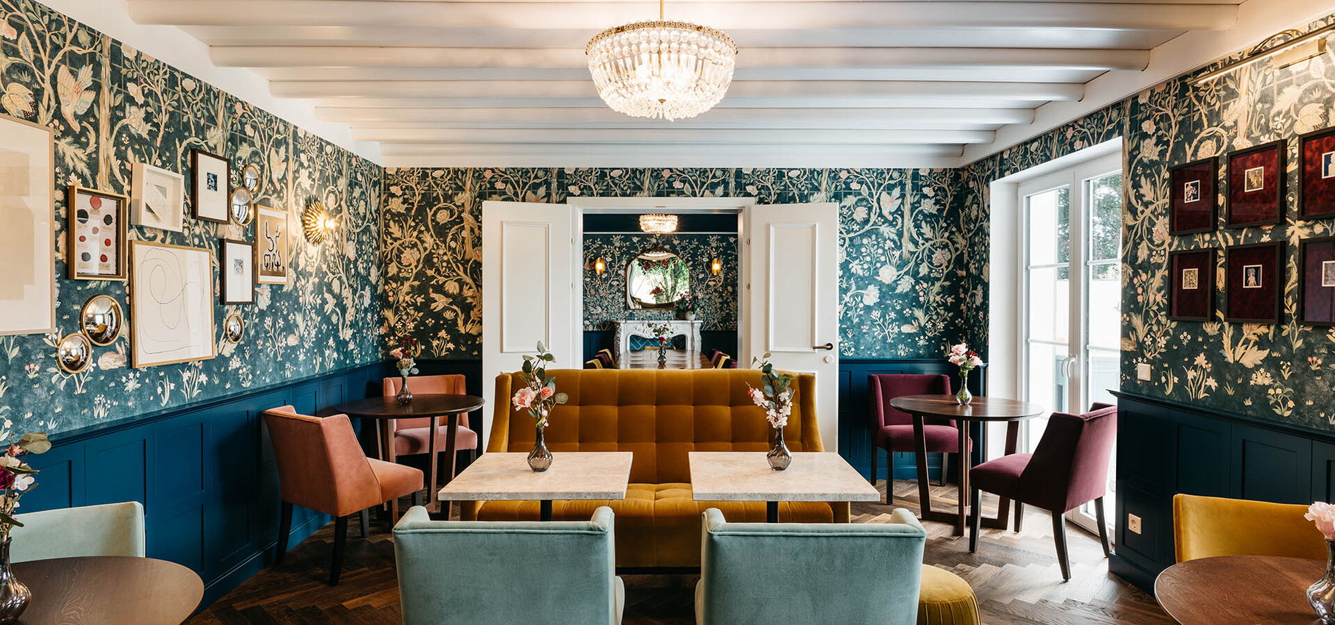 weiße Crema-Silver Natursteintische