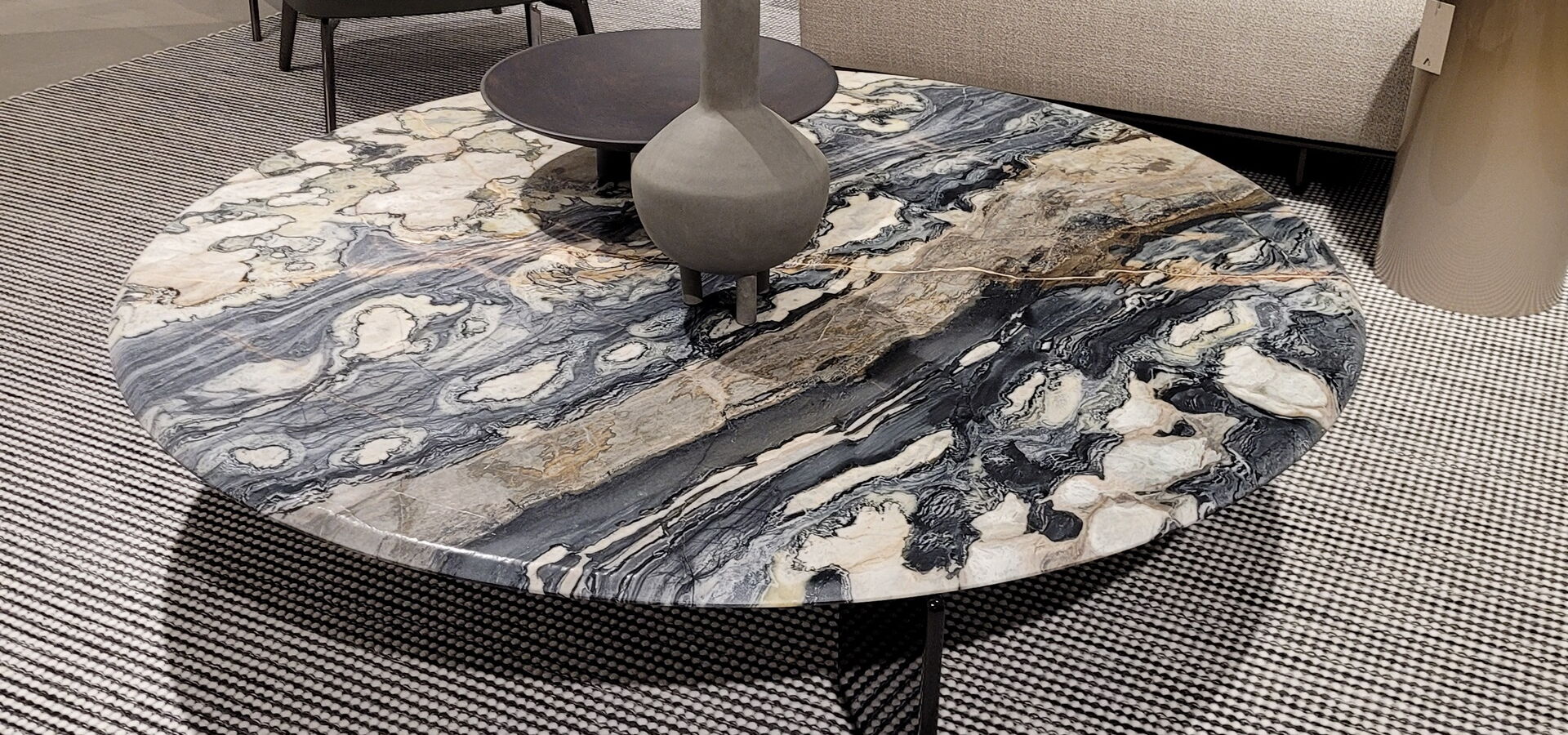 Keramik-Naturstein Abstelltisch für den Wohnbereich