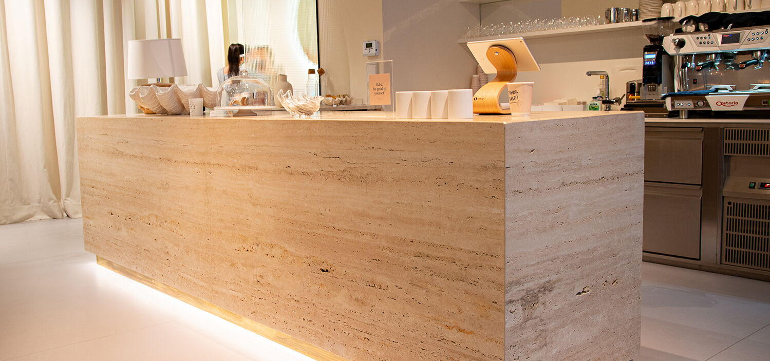 beiger Naturstein Travertin Classico