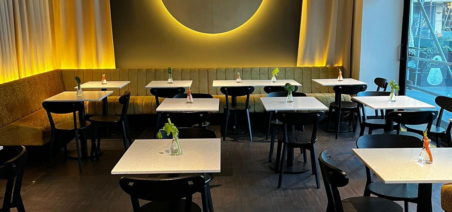 Restaurant Einrichtung Bar und Tische