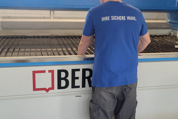 Schneidehalle Natursteinbearbeitung