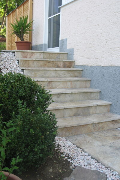 Feinsteinzeug für Stiegen