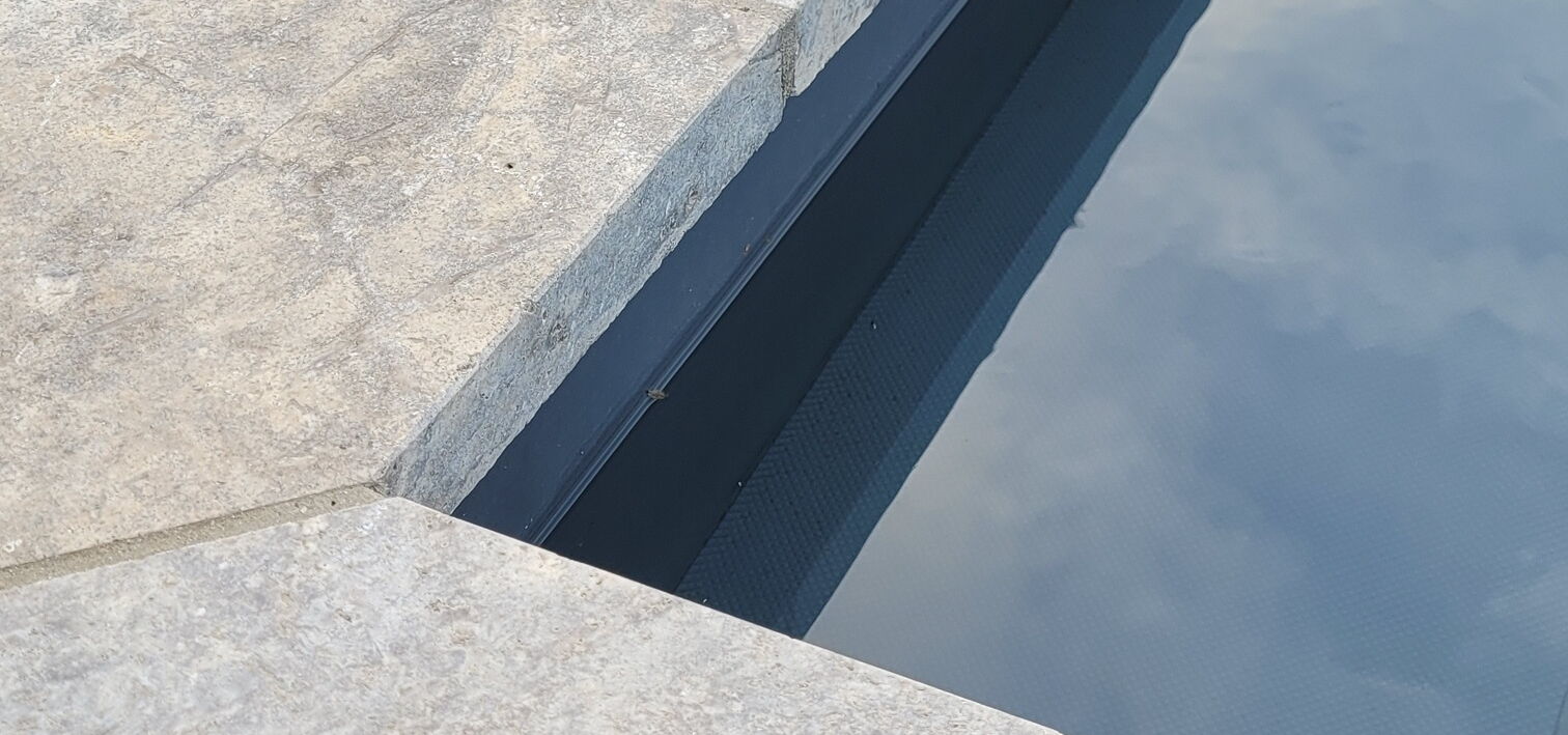 Poolumrandung Travertin