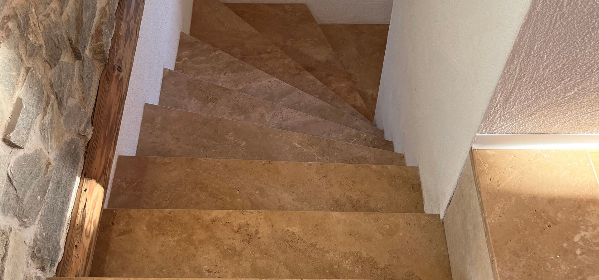 Travertin Walnuss Stufenplatten