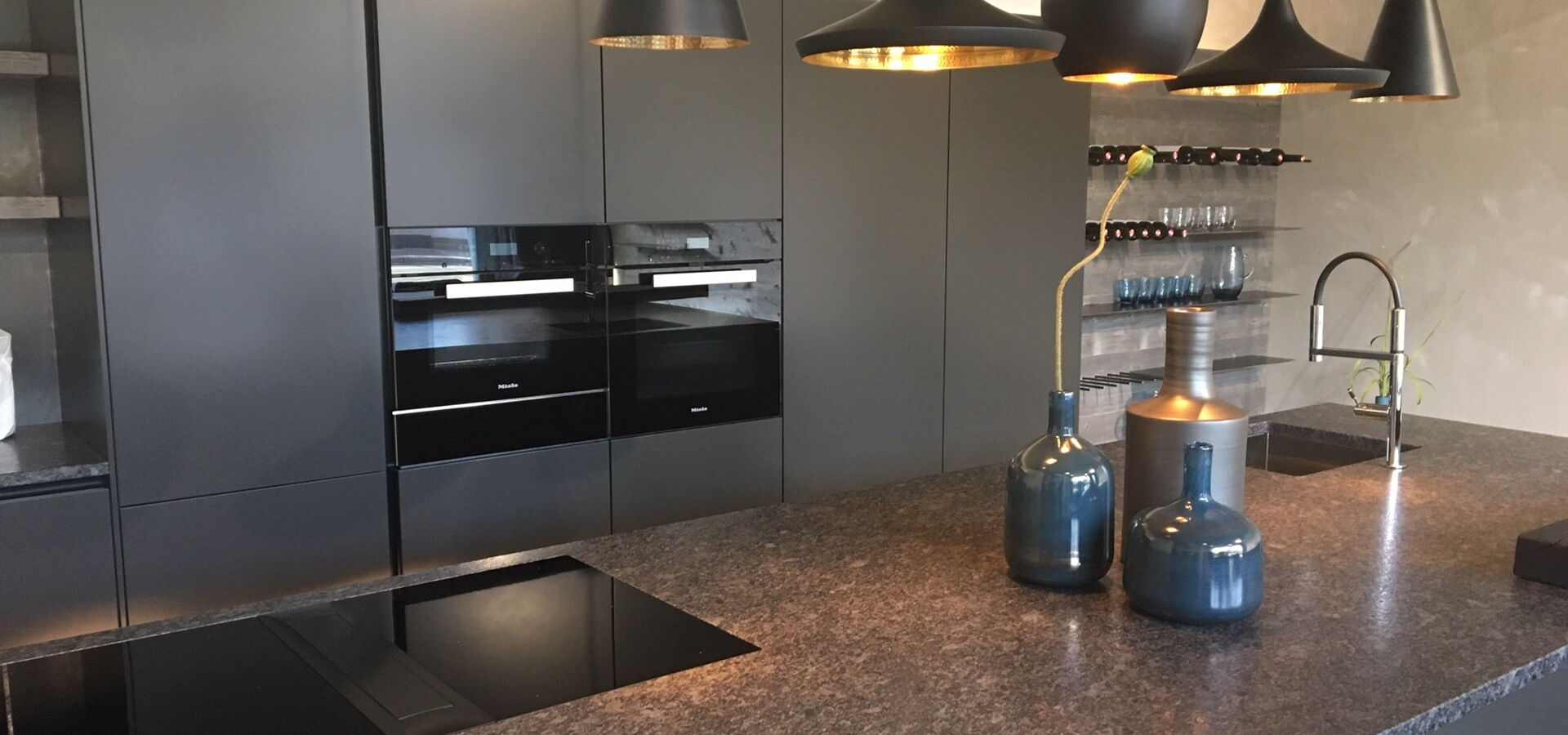 satinierte Natursteinarbeitsplatte Steel Grey